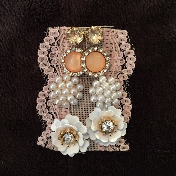 Jewelry - Set of four earrings